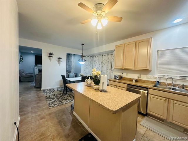 2216 Legacy Drive, Burton, MI 48519