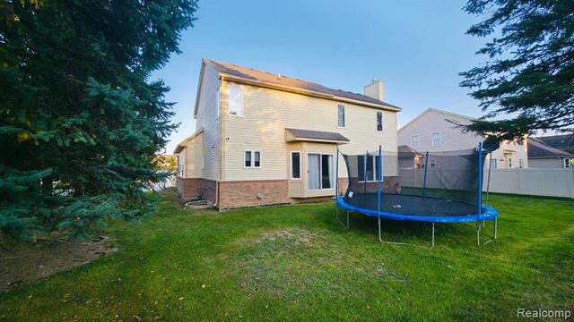 2216 Legacy Drive, Burton, MI 48519