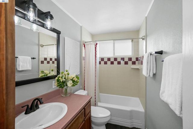 826 Hacienda Ave, San Lorenzo, CA 94580