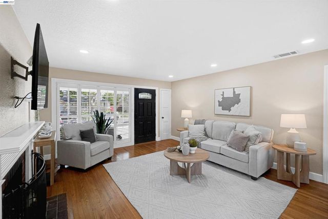 826 Hacienda Ave, San Lorenzo, CA 94580