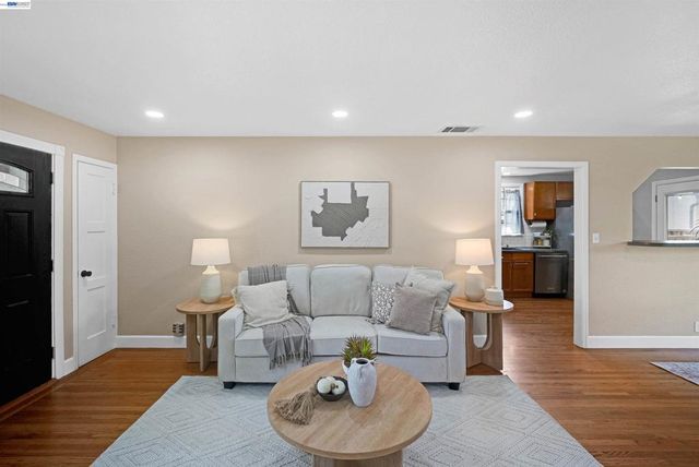 826 Hacienda Ave, San Lorenzo, CA 94580