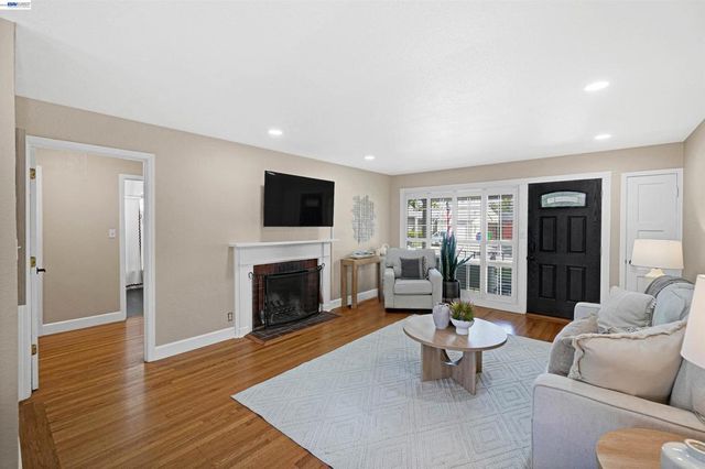 826 Hacienda Ave, San Lorenzo, CA 94580
