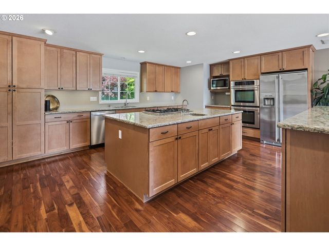 31050 Sw RIVERWOOD Dr, West Linn, OR 97068