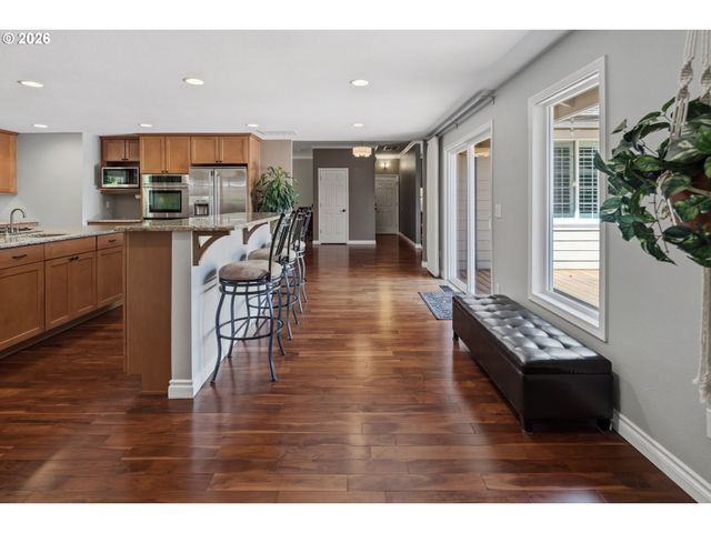 31050 Sw RIVERWOOD Dr, West Linn, OR 97068
