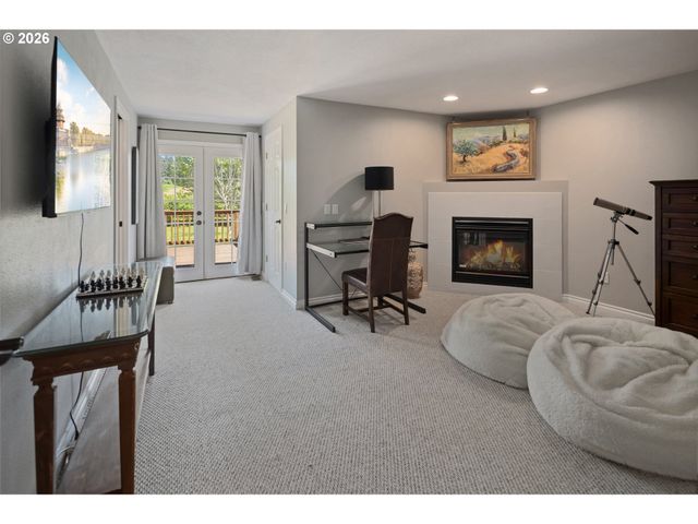 31050 Sw RIVERWOOD Dr, West Linn, OR 97068