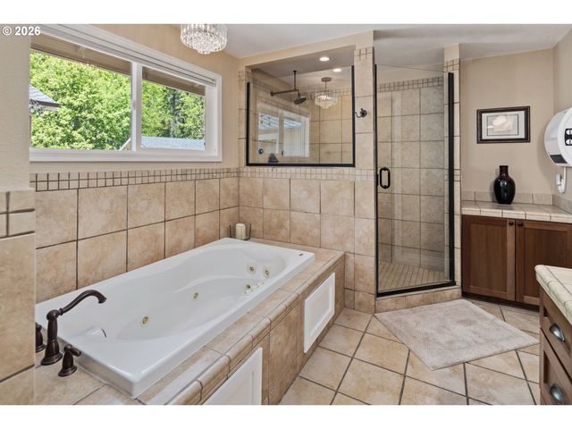 31050 Sw RIVERWOOD Dr, West Linn, OR 97068