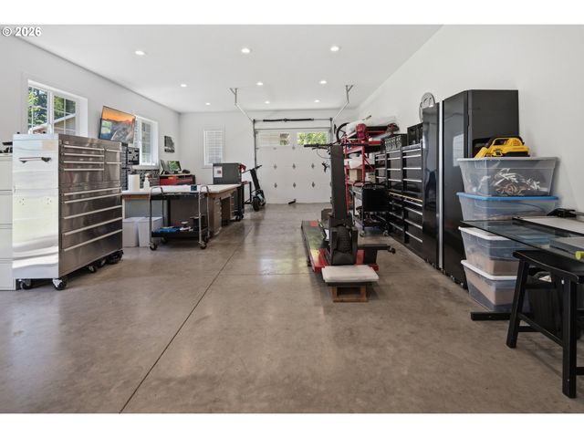 31050 Sw RIVERWOOD Dr, West Linn, OR 97068