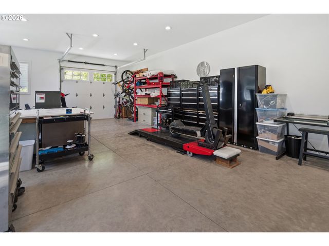 31050 Sw RIVERWOOD Dr, West Linn, OR 97068