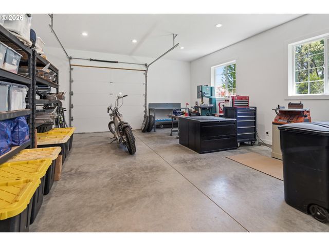 31050 Sw RIVERWOOD Dr, West Linn, OR 97068