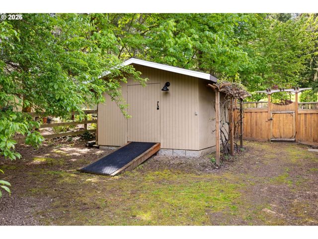 31050 Sw RIVERWOOD Dr, West Linn, OR 97068