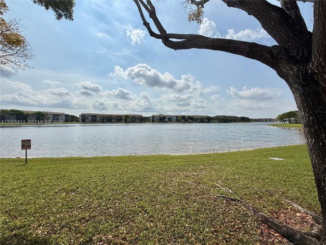 571 SW 141st Ave 208N, Pembroke Pines, FL 33027