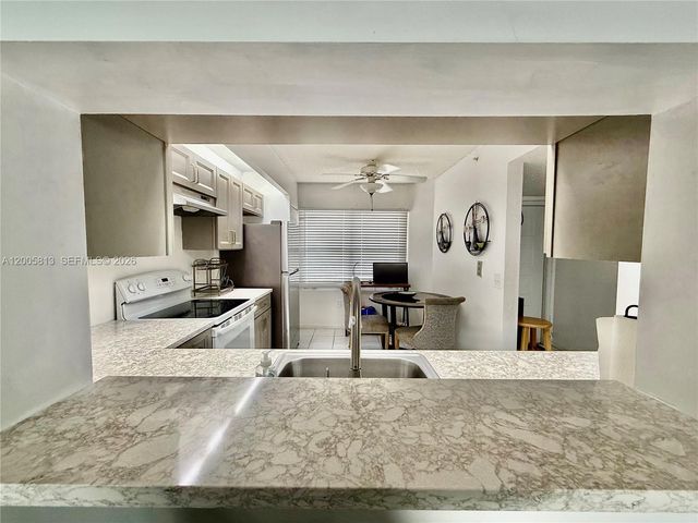 571 SW 141st Ave 208N, Pembroke Pines, FL 33027