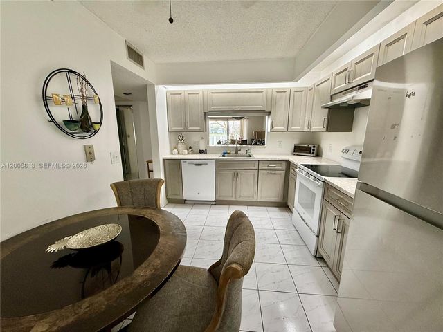 571 SW 141st Ave 208N, Pembroke Pines, FL 33027