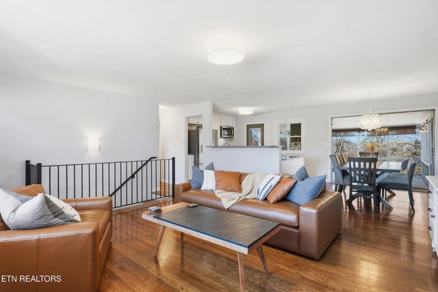 301 NW Portsmouth Rd, Knoxville, TN 37909