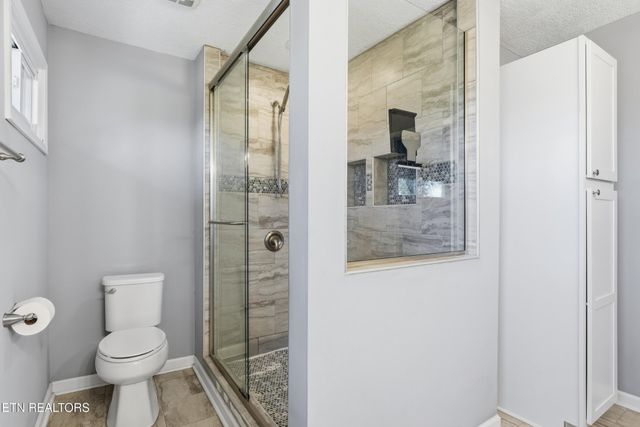 301 NW Portsmouth Rd, Knoxville, TN 37909