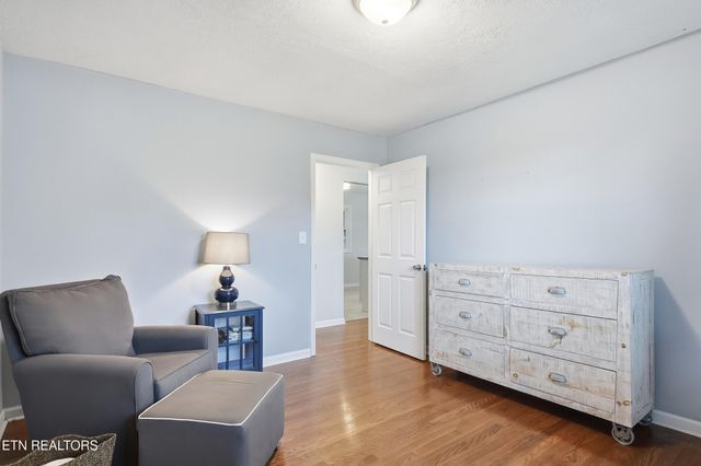 301 NW Portsmouth Rd, Knoxville, TN 37909