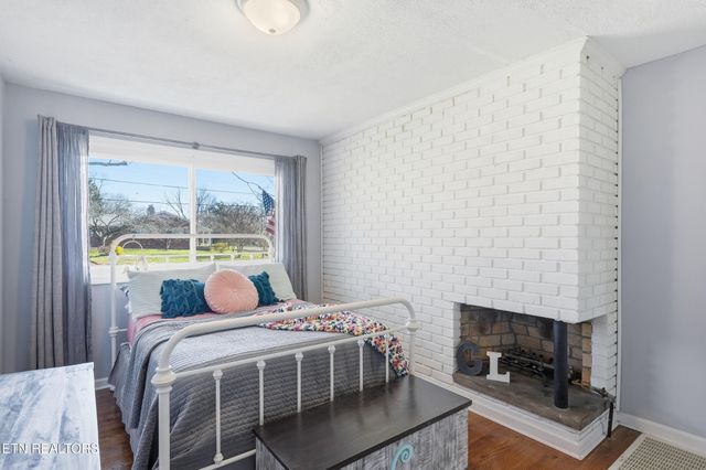 301 NW Portsmouth Rd, Knoxville, TN 37909