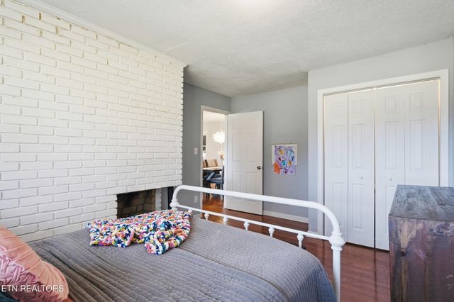 301 NW Portsmouth Rd, Knoxville, TN 37909