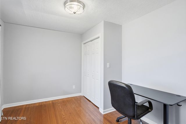 301 NW Portsmouth Rd, Knoxville, TN 37909