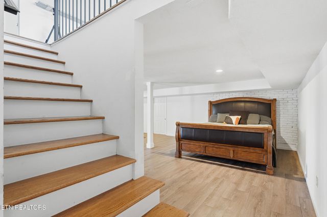 301 NW Portsmouth Rd, Knoxville, TN 37909