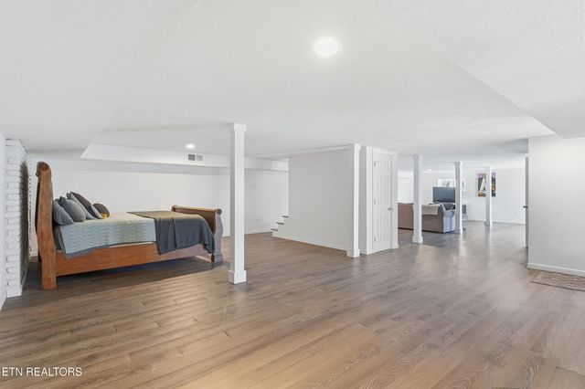 301 NW Portsmouth Rd, Knoxville, TN 37909