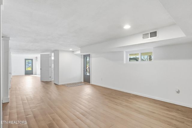 301 NW Portsmouth Rd, Knoxville, TN 37909