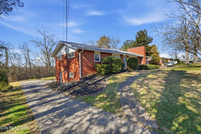 301 NW Portsmouth Rd, Knoxville, TN 37909