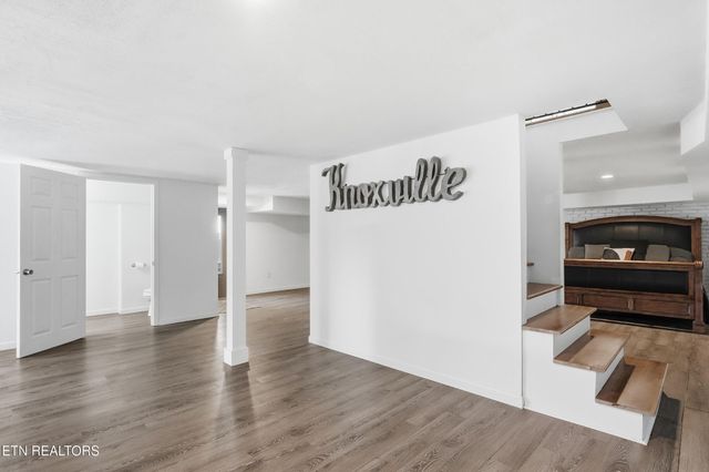 301 NW Portsmouth Rd, Knoxville, TN 37909