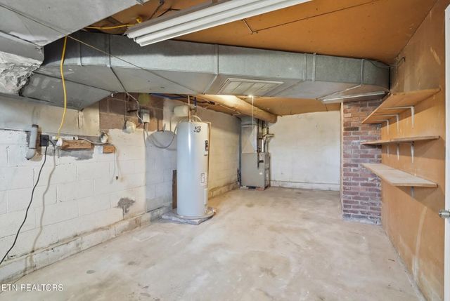 301 NW Portsmouth Rd, Knoxville, TN 37909