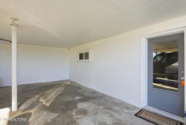 301 NW Portsmouth Rd, Knoxville, TN 37909