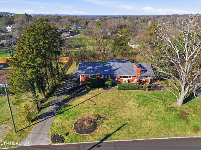 301 NW Portsmouth Rd, Knoxville, TN 37909