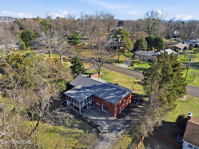 301 NW Portsmouth Rd, Knoxville, TN 37909