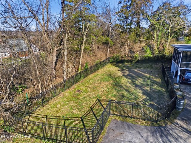 301 NW Portsmouth Rd, Knoxville, TN 37909