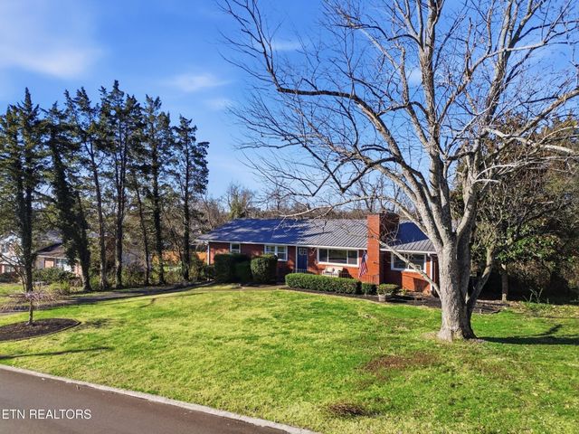 301 NW Portsmouth Rd, Knoxville, TN 37909