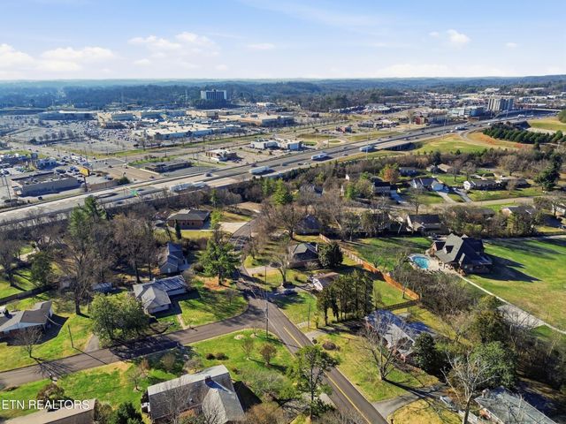 301 NW Portsmouth Rd, Knoxville, TN 37909