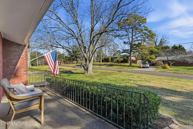 301 NW Portsmouth Rd, Knoxville, TN 37909