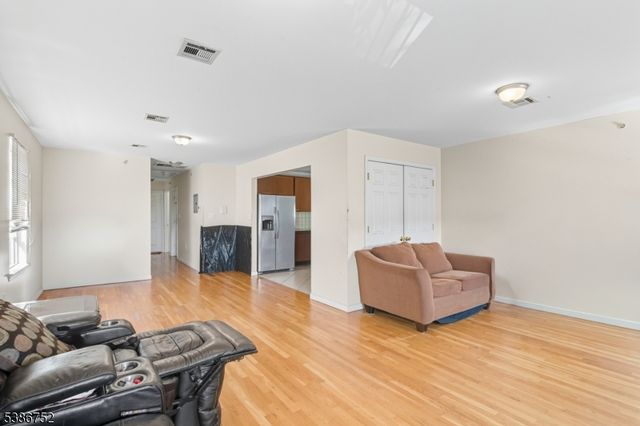 637 Hunterdon St, Newark City, NJ 07108