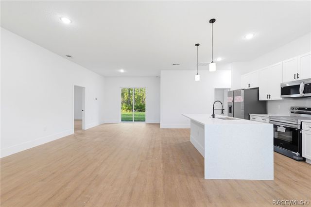 559 W Heronsbill Lane, Dunnellon, FL 34434