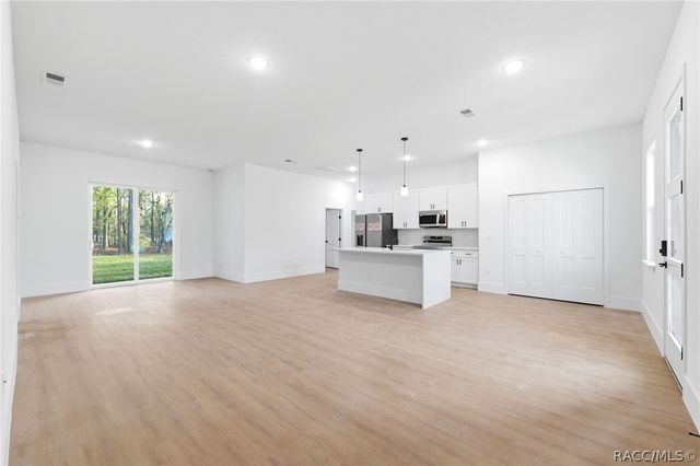 559 W Heronsbill Lane, Dunnellon, FL 34434