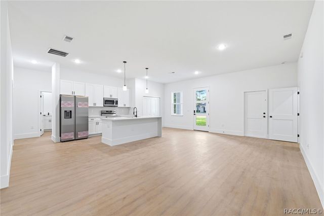 559 W Heronsbill Lane, Dunnellon, FL 34434