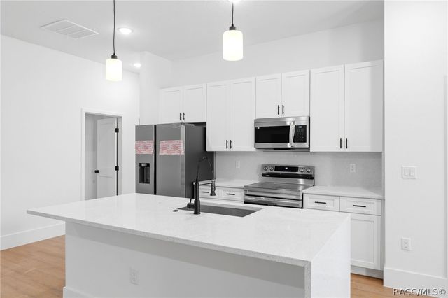 559 W Heronsbill Lane, Dunnellon, FL 34434