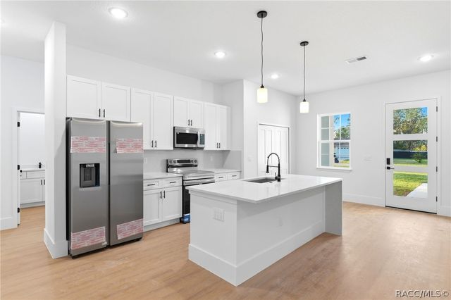 559 W Heronsbill Lane, Dunnellon, FL 34434