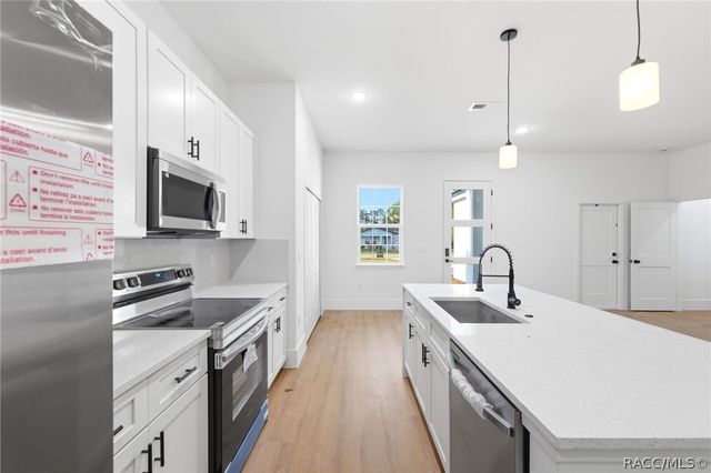 559 W Heronsbill Lane, Dunnellon, FL 34434