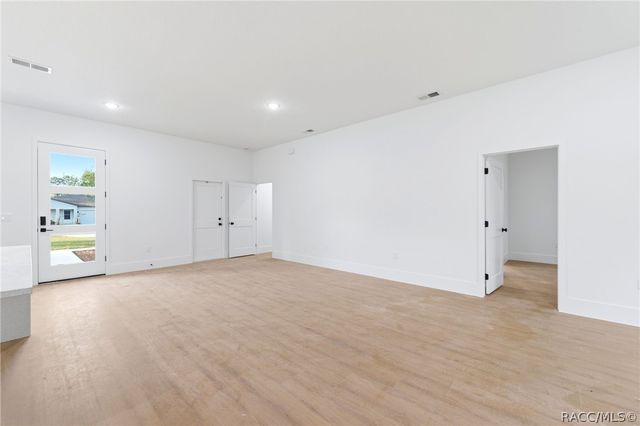 559 W Heronsbill Lane, Dunnellon, FL 34434