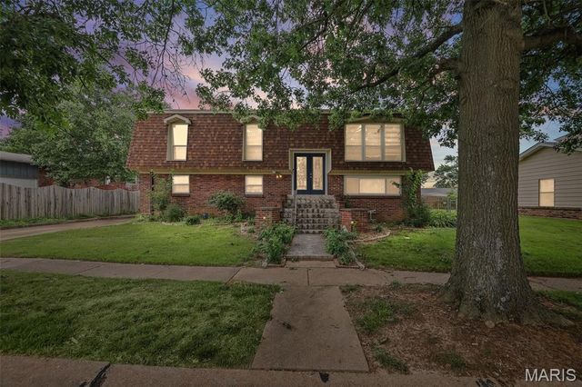 4712 Tonga Drive, St Louis, MO 63128