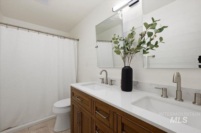 2480 S Cloverdale Rd, Boise, ID 83709