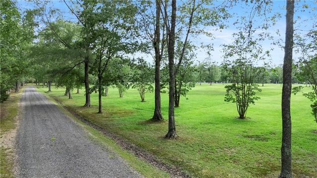 985 Kingston LN, North, VA 23128