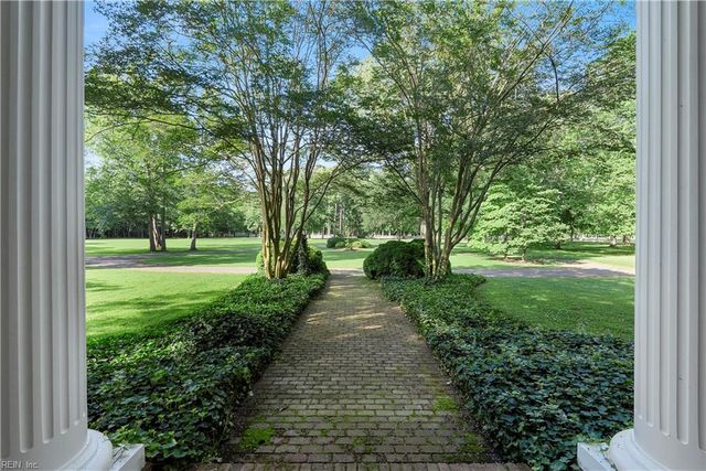 985 Kingston LN, North, VA 23128
