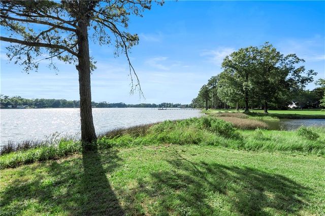 985 Kingston LN, North, VA 23128