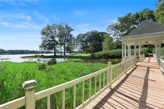 985 Kingston LN, North, VA 23128